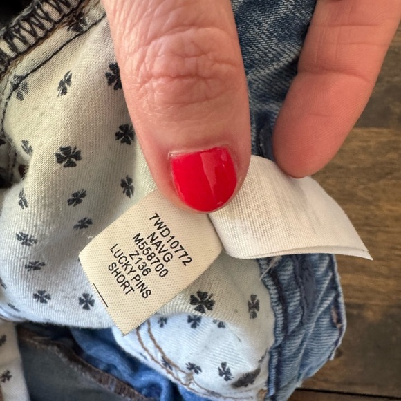 Lucky Brand Women's High Rise Lucky Pins Jean Short in Motif Garden Ridge - Picture 5 of 7